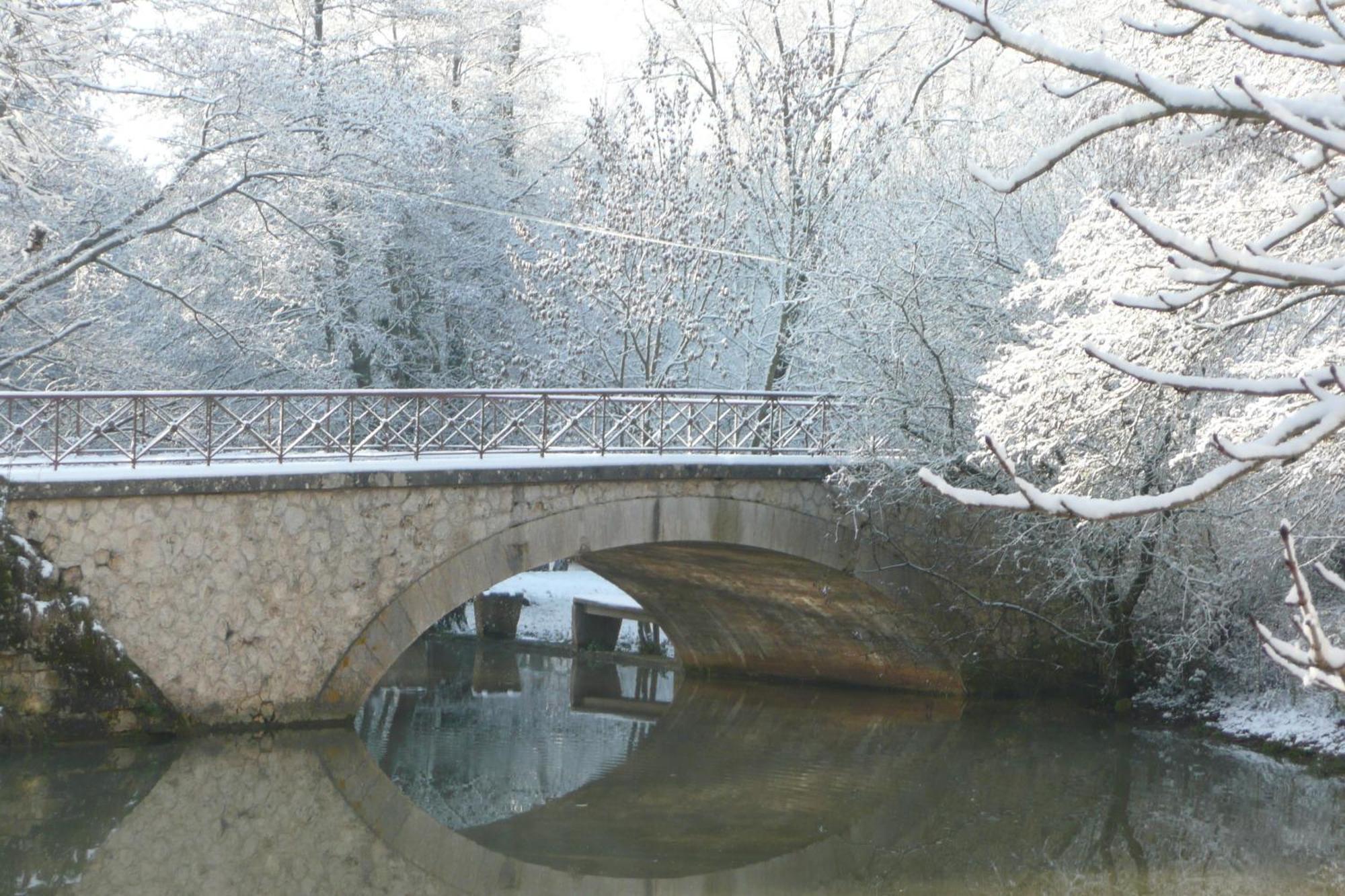 مبيت وإفطار Le Moulin De Poilly المظهر الخارجي الصورة