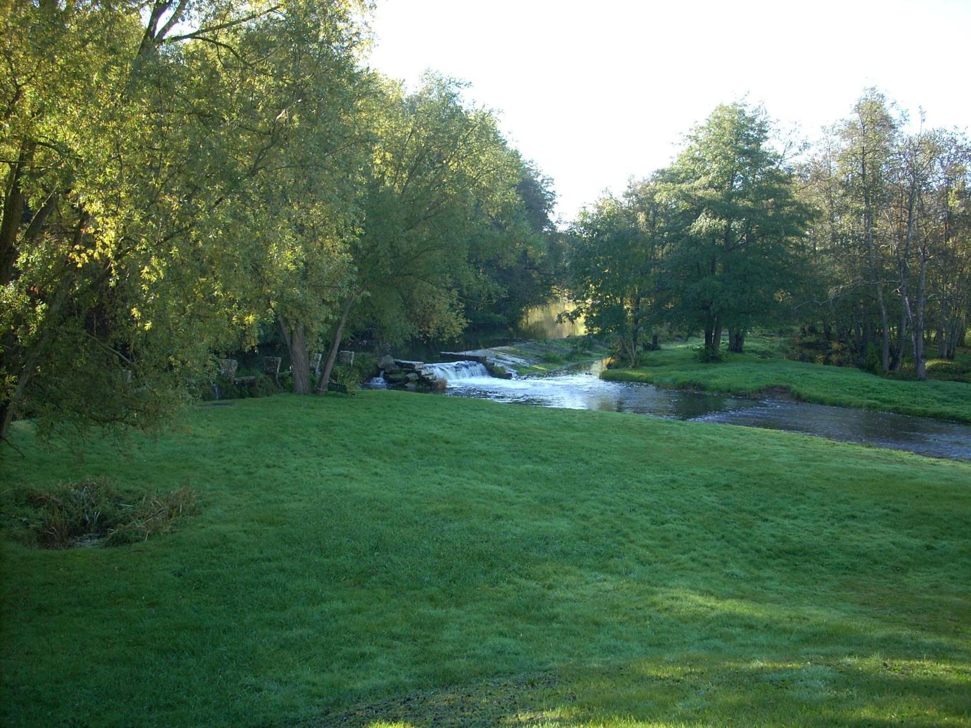 مبيت وإفطار Le Moulin De Poilly المظهر الخارجي الصورة