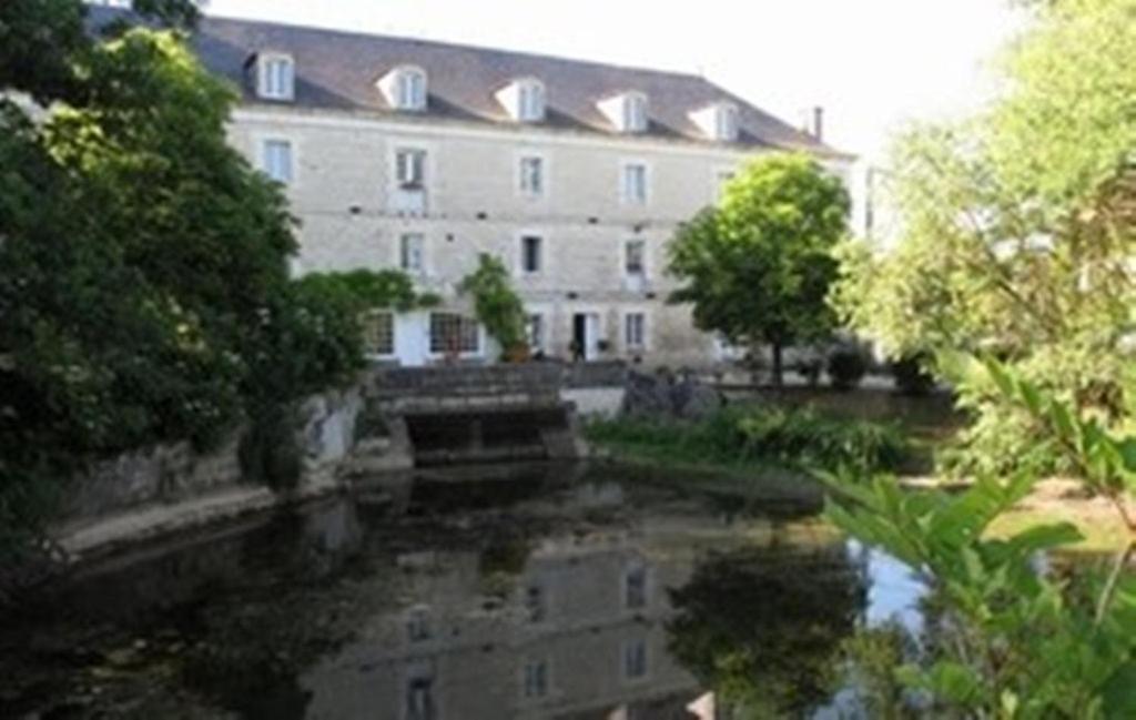 مبيت وإفطار Le Moulin De Poilly المظهر الخارجي الصورة